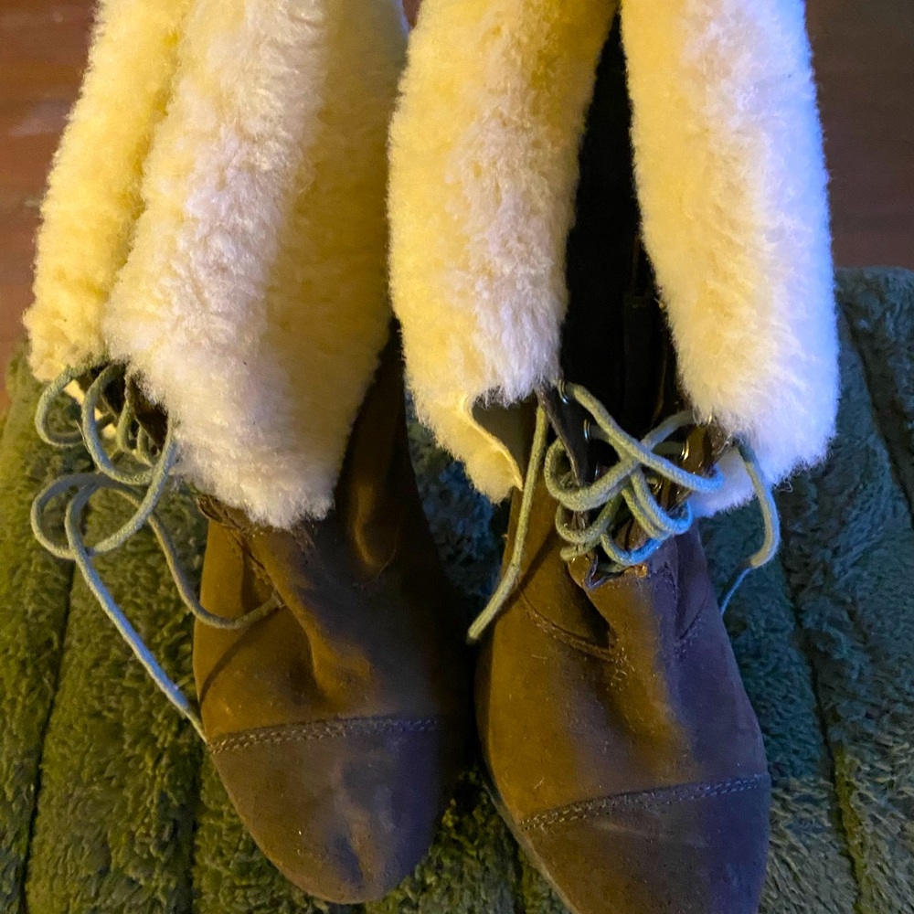 Slightly used Worn twice had surgery can’t wear High sexy and comfortable for me